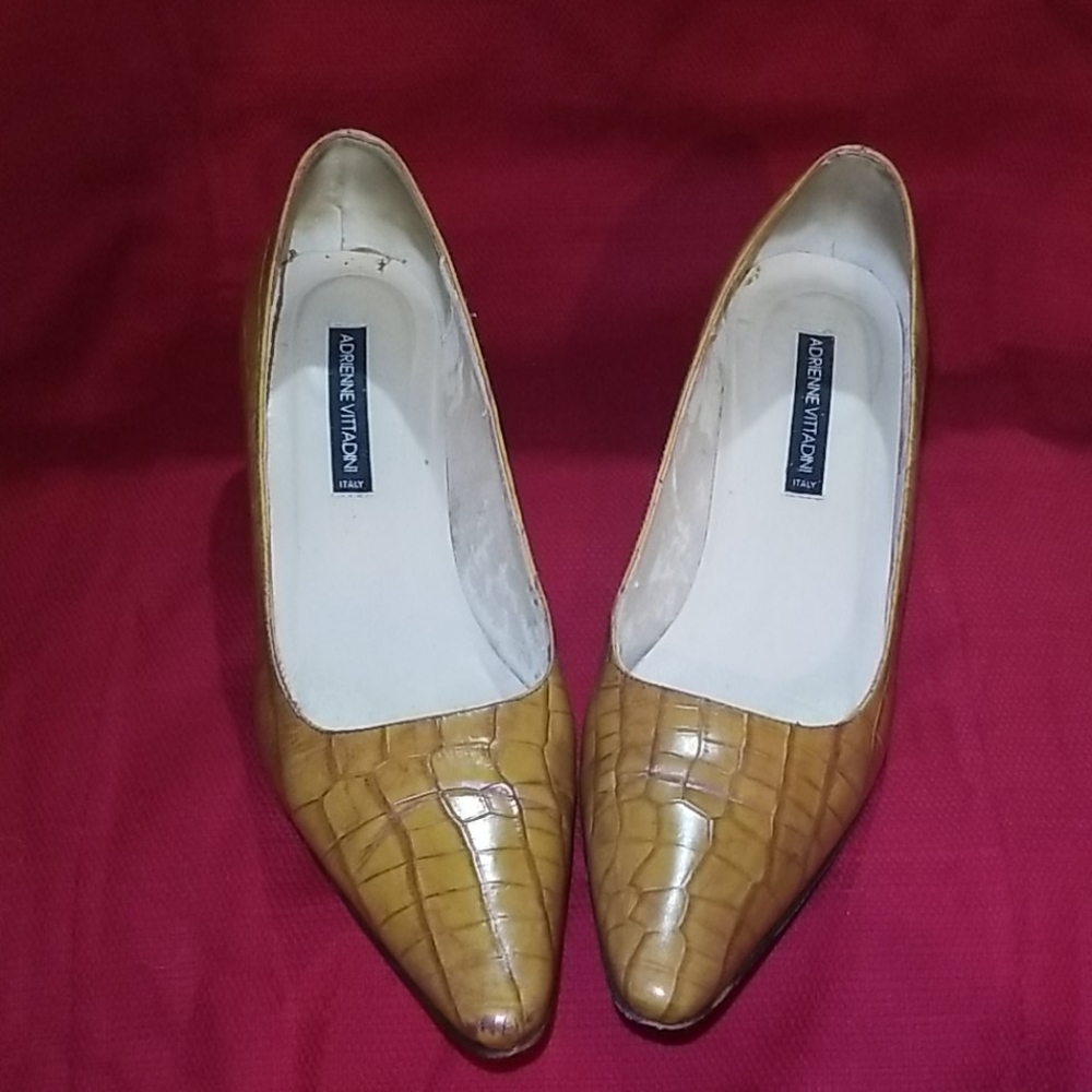 Tan crocodile pumps 7.5 Narrow